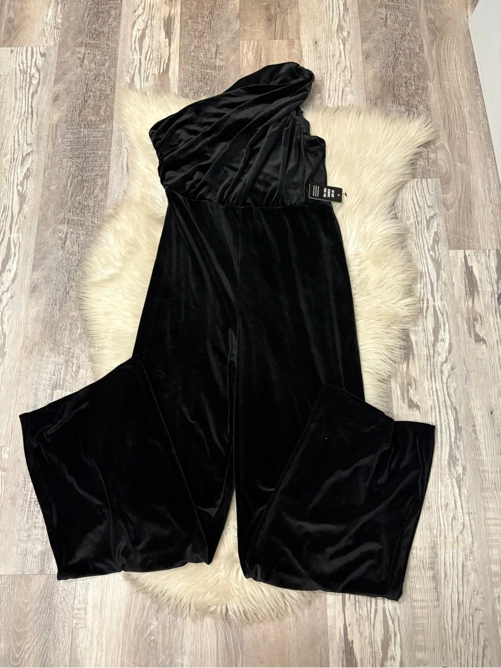 NWT Express velvet Black One-Shoulder Wide-Leg Jumpsuit Sz Medium
